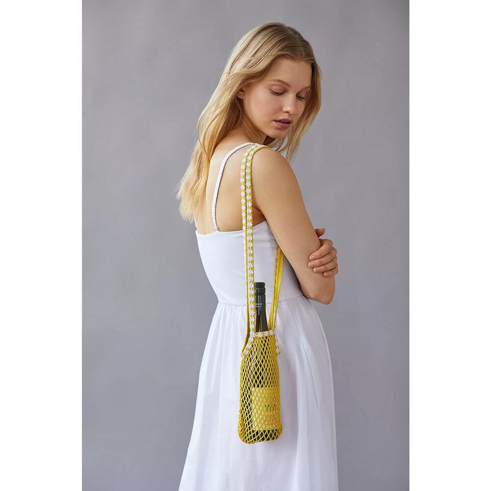 UO Urban Outfitters Bottle Carrier Yellow Daisy Trim Woven Market Bag Festival - Picture 6 of 9
